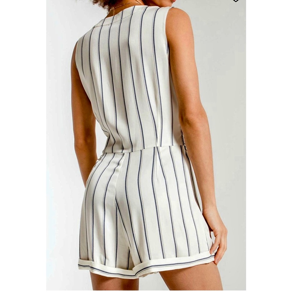 NWOT South Moon Under Romper - Picture 2 of 3